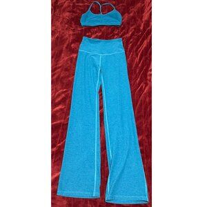 Beyond Yoga High-Waist Wide Leg Leggings in Teal with Matching Sports Bra